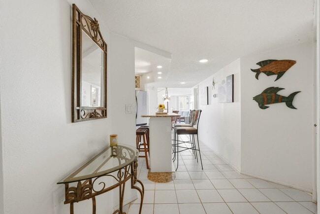 Foto del edificio - Beautiful 2/2 Bayshore Condo!