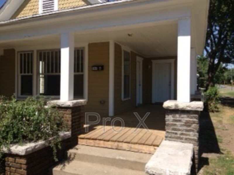 Foto principal - 202 W 7th St