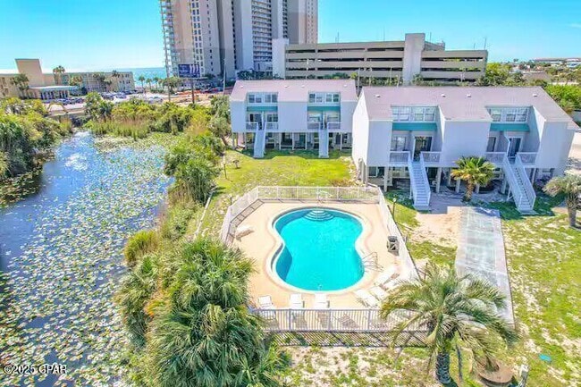 Foto del edificio - 301 E Lullwater Dr