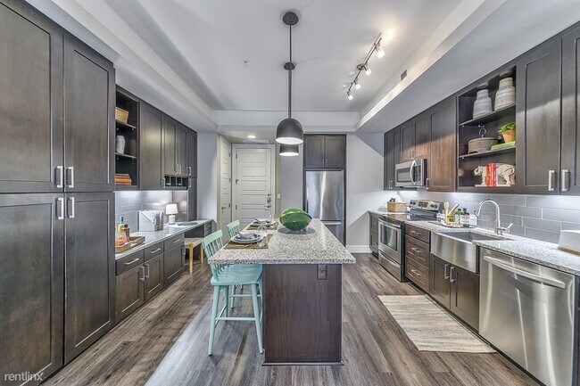 Foto del edificio - 1404 Singleton Blvd