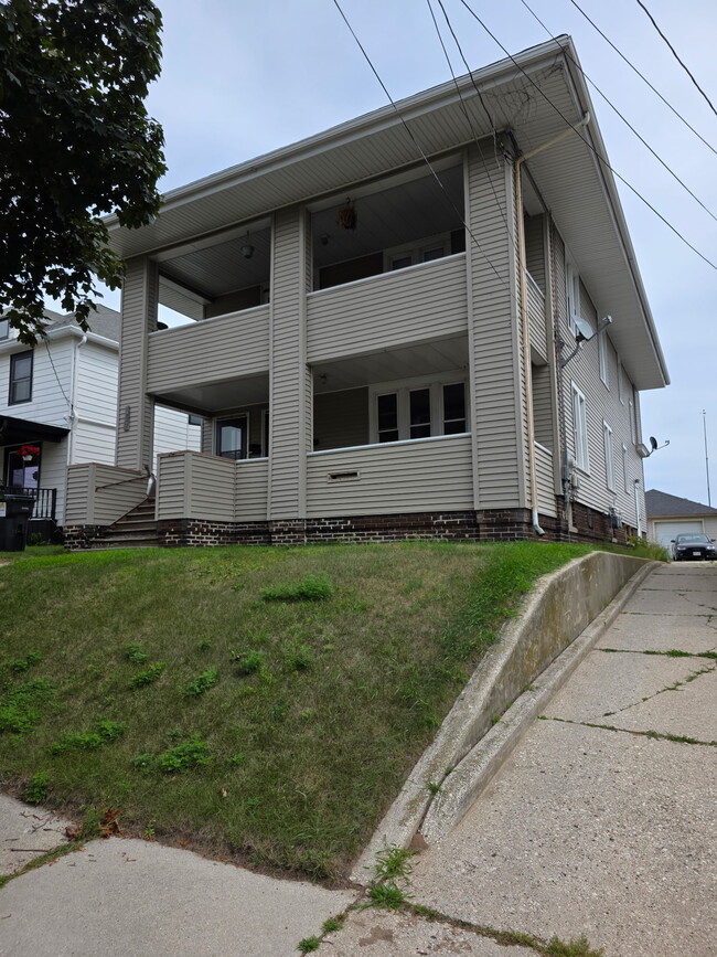 Building Photo - 417 N 5th St