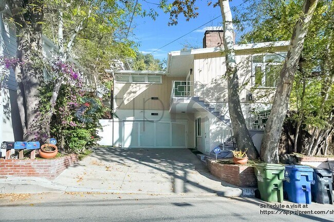 Foto del edificio - 2122 N Beverly Glen Blvd