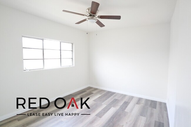 Building Photo - Inviting and Sun-Drenched One Bedroom with...