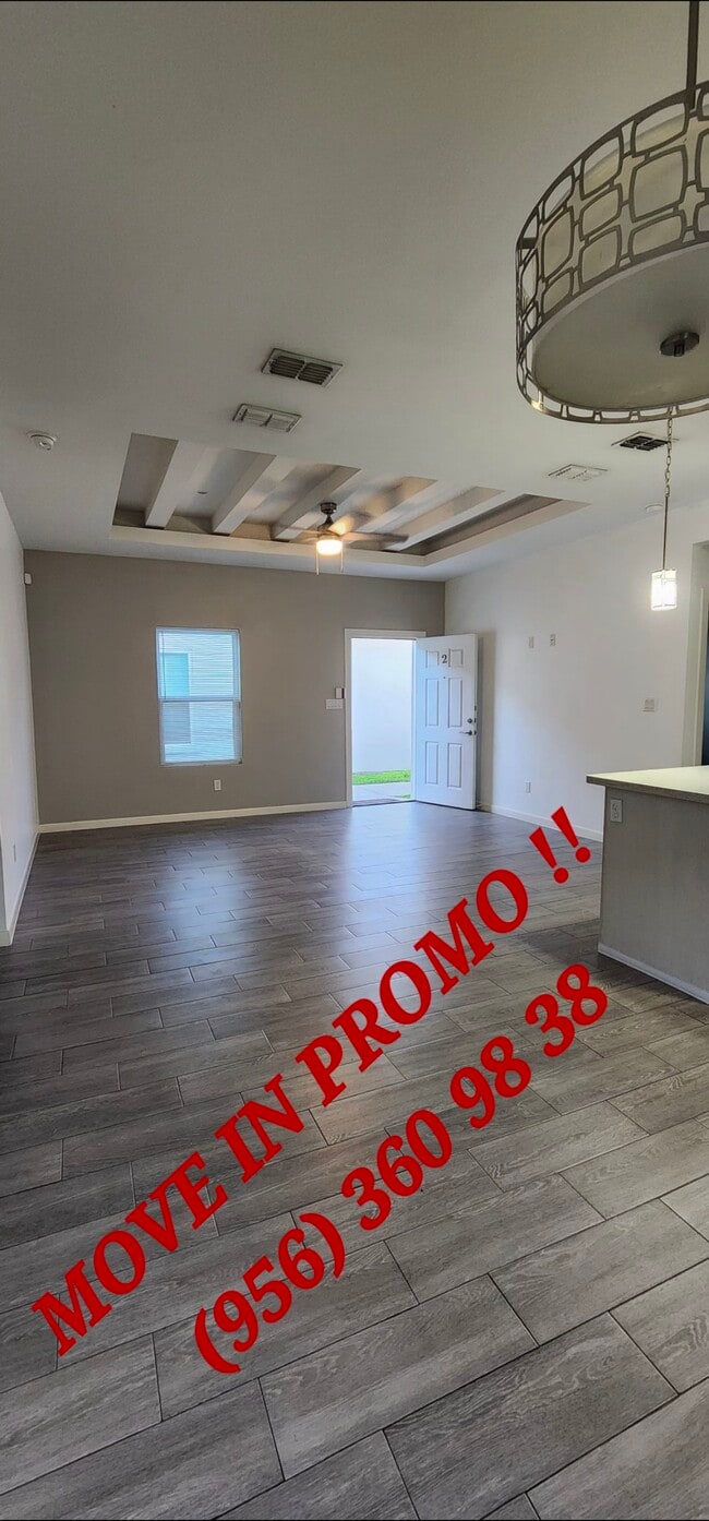 Building Photo - 807 W Garrison Dr