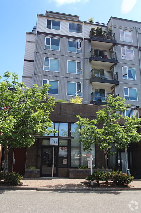 Building Photo - 12334 31st Ave NE