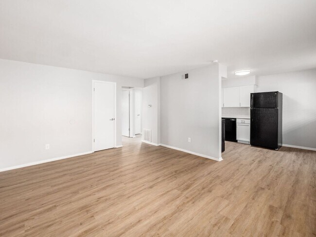 Foto del edificio - 593 Riverview Dr