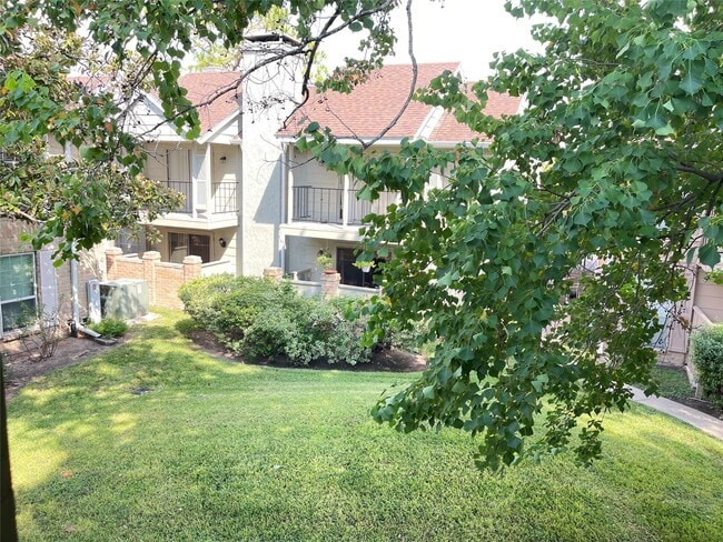 Building Photo - 2800 Jeanetta St