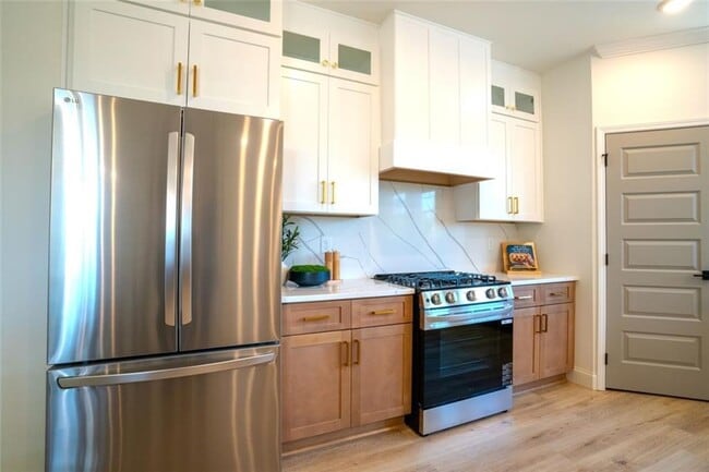 Building Photo - 1335 Oak Dr