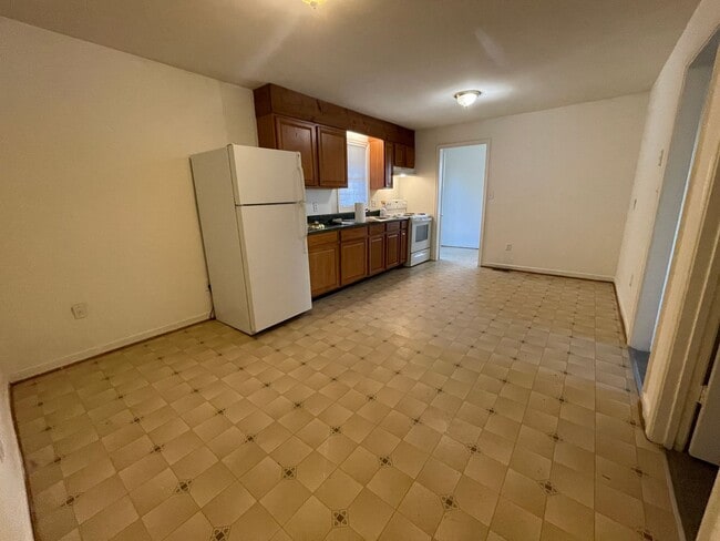 Building Photo - Adorable Rancher Style Home