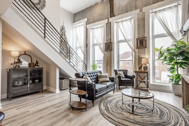 Building Photo - 108 W Main St