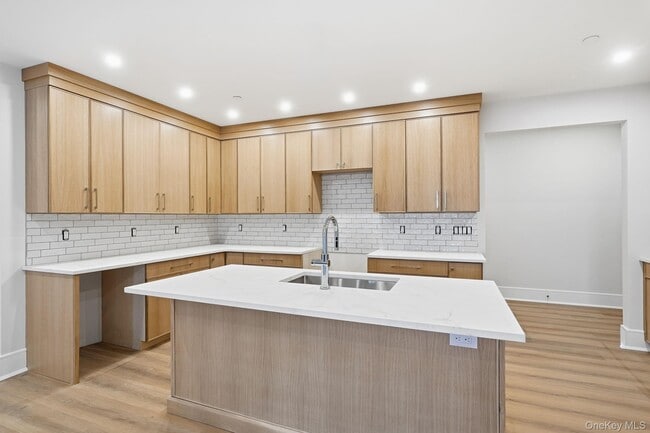 Foto del edificio - 34 Clinton Ave