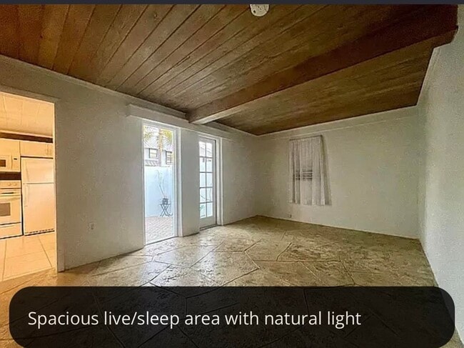 Building Photo - 656 Manor Dr