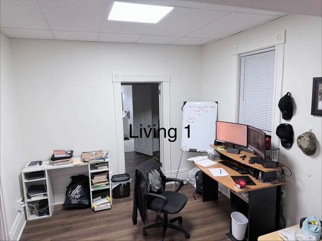 Building Photo - 10 E 5th St