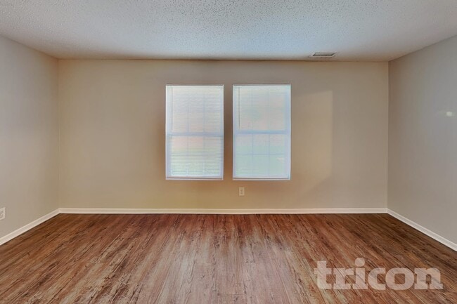 Building Photo - 678 Runnymede Ct