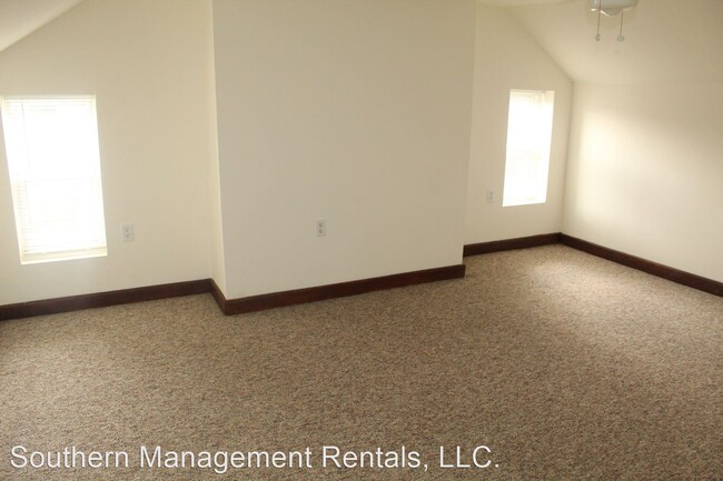 Building Photo - 2 br, 1 bath House - 4 E. Main St. Apt. B