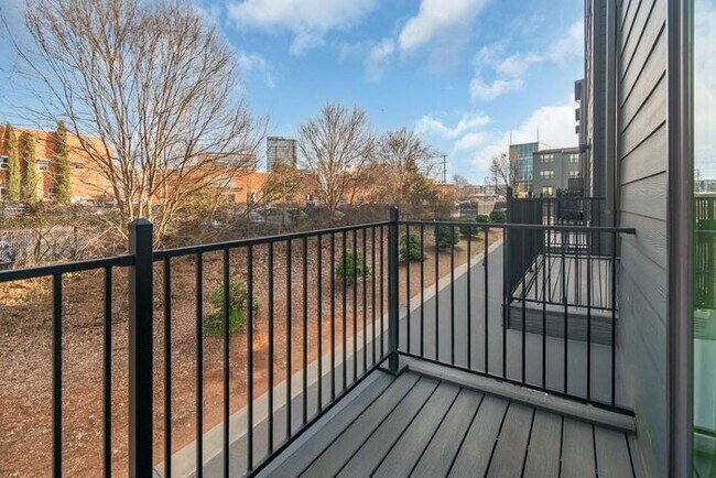 Foto del edificio - Stunning 3-Bedroom Townhouse in the Heart of South End!
