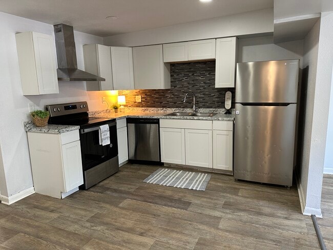 Photo - 734 E 59th St House