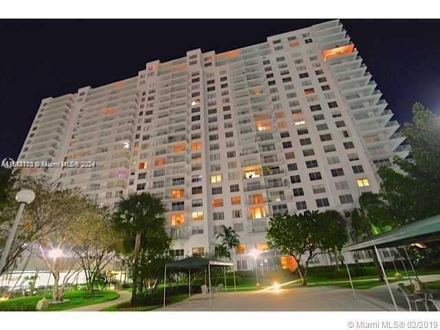 Foto del edificio - 2801 NE 183rd St