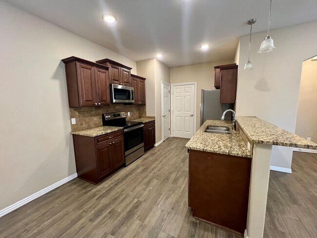 Foto del edificio - Beautiful 3 Bed/2 Bath Single Story Duplex...