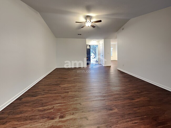 Building Photo - 200 Kingscreek Drive