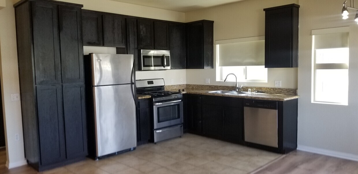 Foto principal - 5827 Carlton Way