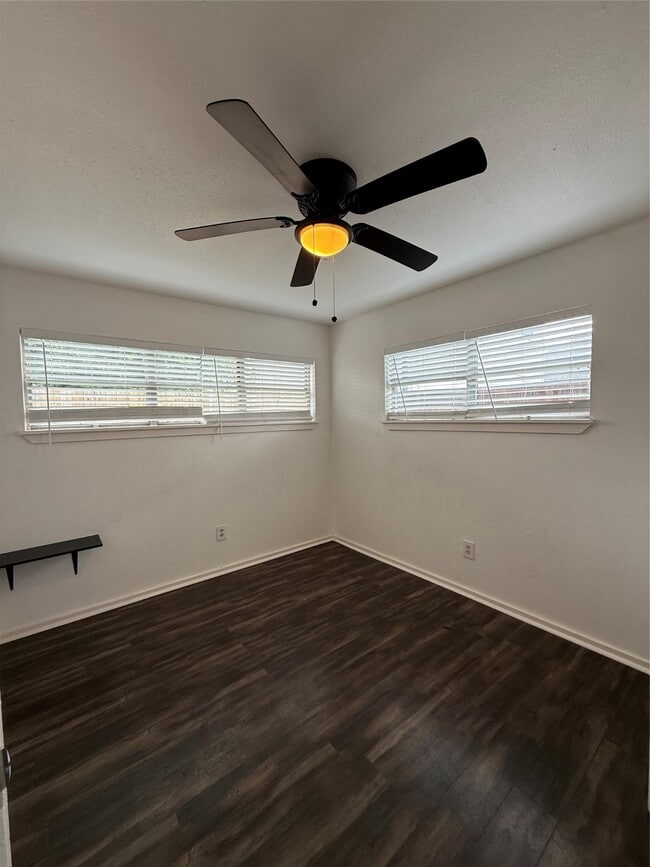 Building Photo - 5010 Ennis St