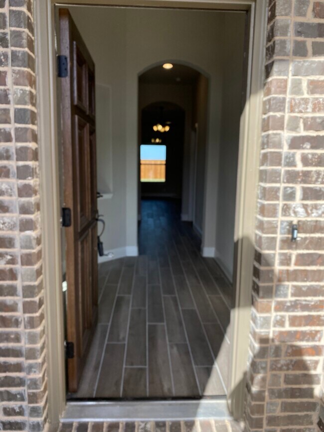 Entry - 4733 Cleves Ave