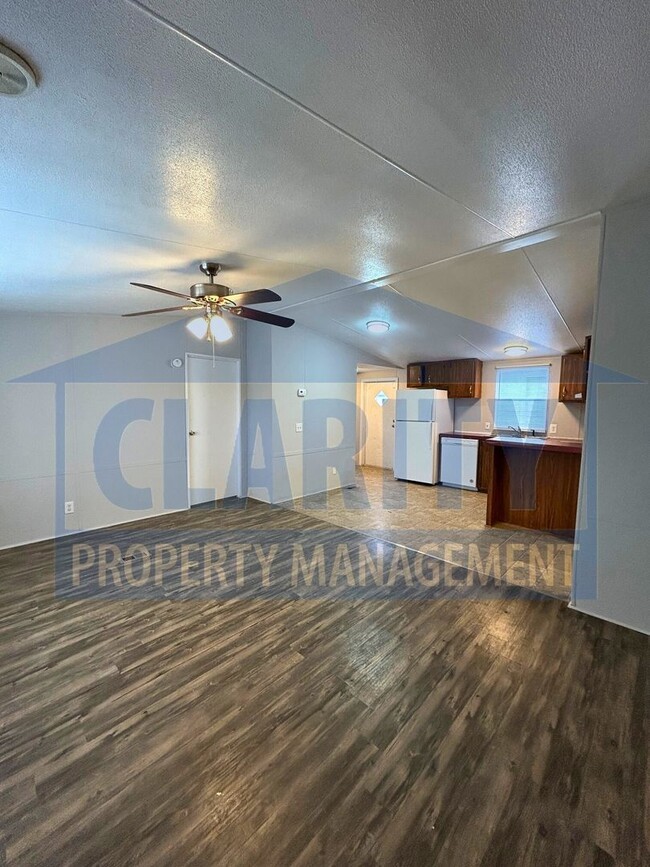 Building Photo - Three bedroom, single level home in Old Fo...