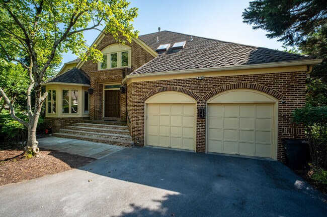 Garaje para dos espacios - 7624 Wheatcroft Ct