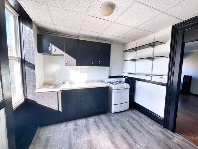 Building Photo - 111-115 Lyell