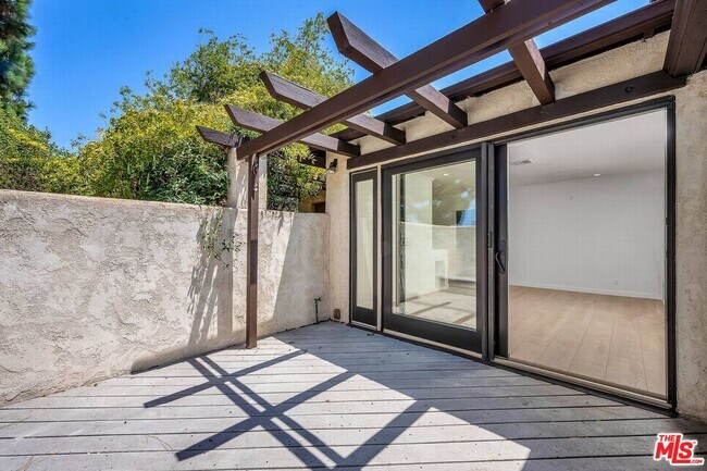 Foto del edificio - 11472 Diller Ave