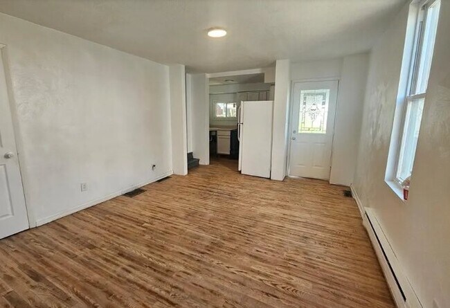 Foto del edificio - 807 Hazlett Ave