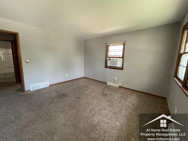 Foto del edificio - 911 Castlewood Avenue Apartment B