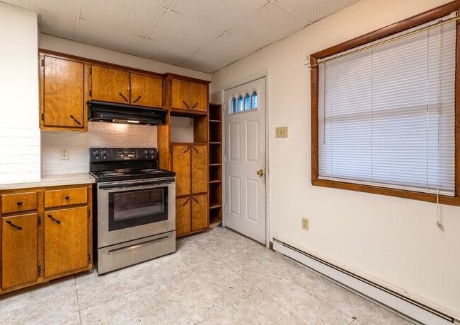 Kitchen - 414 Elm St