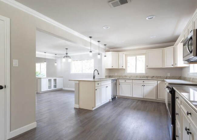 Foto del edificio - 16410 NW Military Hwy