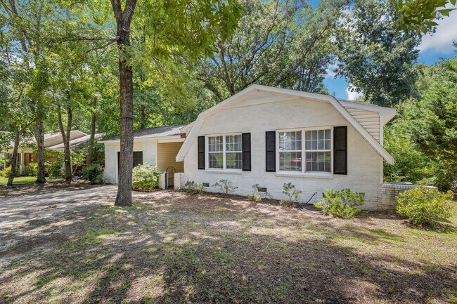 Building Photo - Spacious 4BR House in Fayetteville