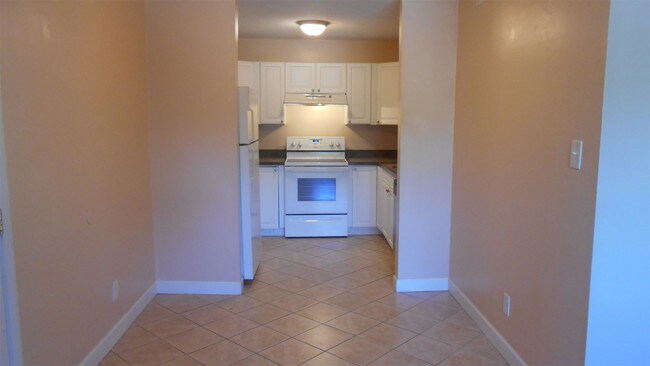 Building Photo - 1015 Elm St