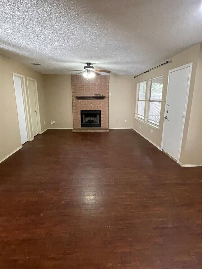 Foto del edificio - 13912 Conner Downs Dr