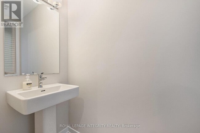 Building Photo - 623 Alopex Row