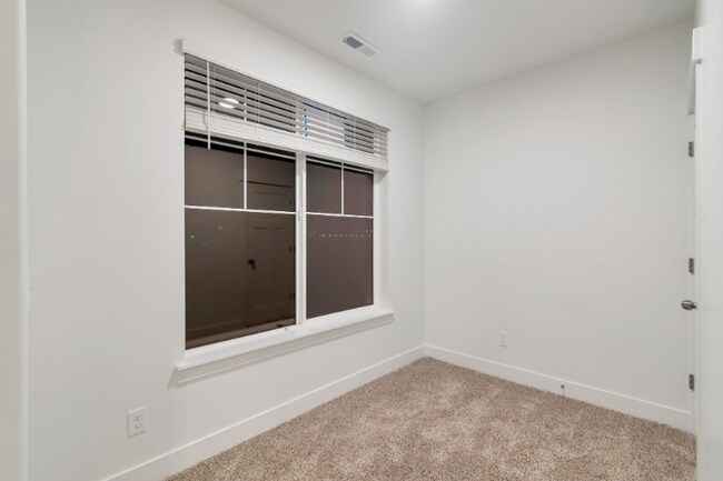 Foto del edificio - 710 715 S