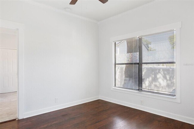 Building Photo - 210 W Warren Ave