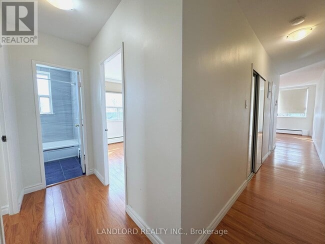 Building Photo - 140 Springhurst Ave