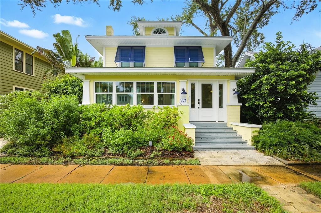 Foto principal - 221 13th Ave NE