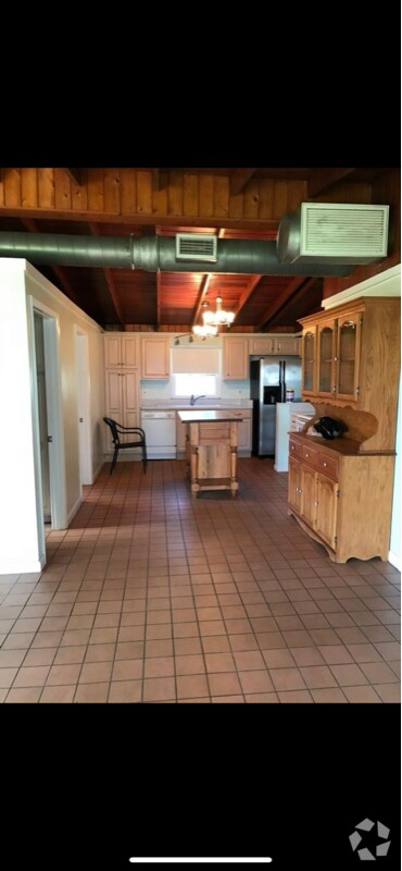 Building Photo - 673 Lake Agnes Dr
