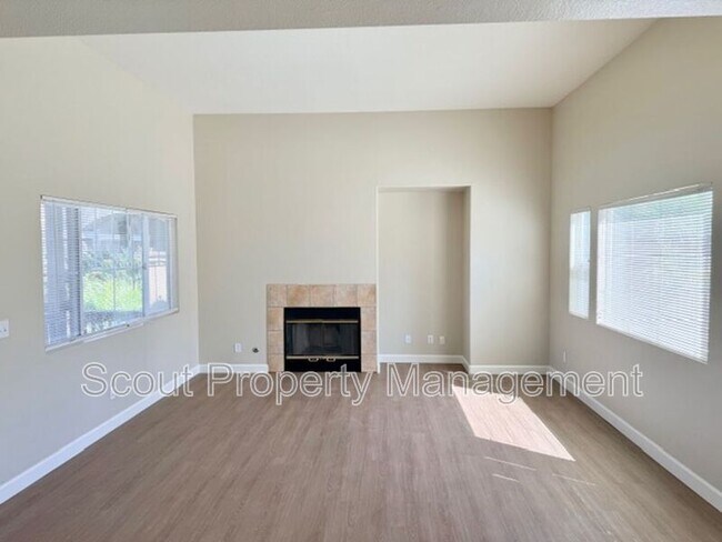 Building Photo - 43174 Teramo St
