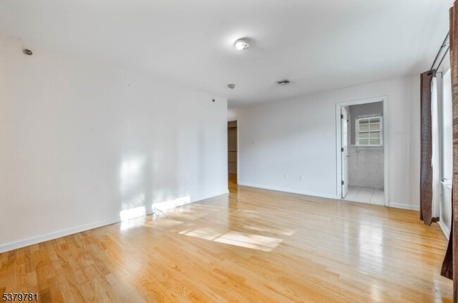 Building Photo - 21-23 Norfolk Street Unit
