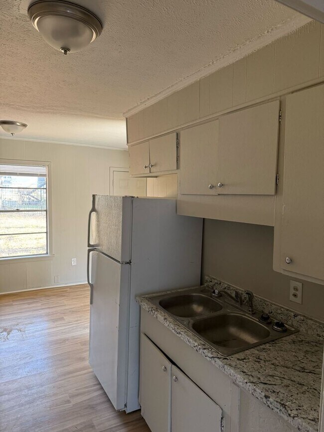 Foto del edificio - 332 N Flag Chapel Rd