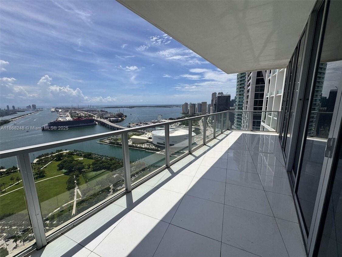 Primary Photo - 1100 Biscayne Blvd