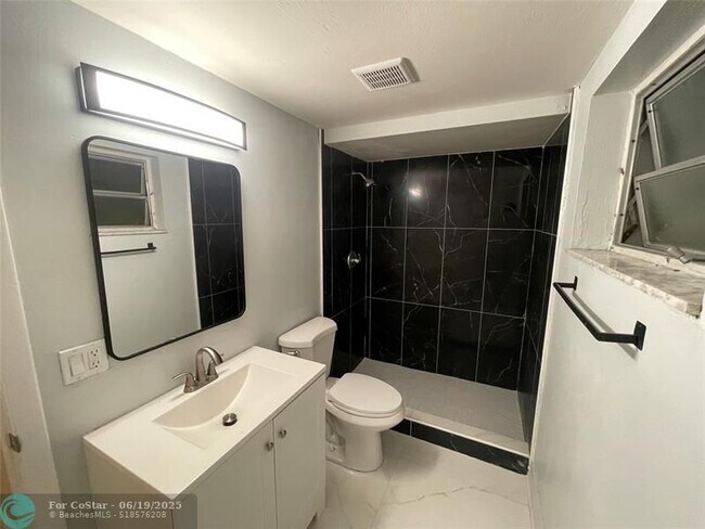 Foto del edificio - 395 SW 15th St