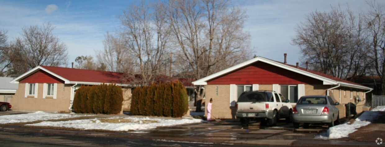 Building Photo - Huron Garden apartments